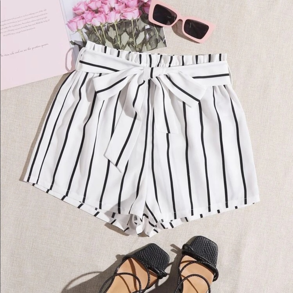 NWT Paper bag Waist Shorts